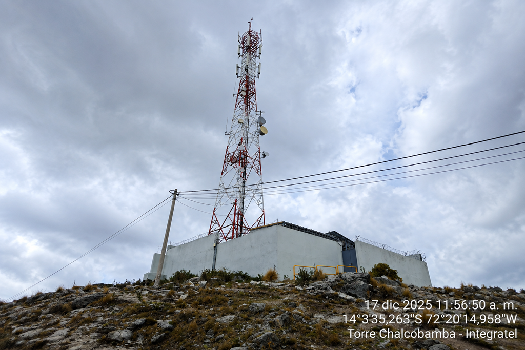 Torre de telecomunicaciones Chalcobamba inspeccionada para certificación estructural